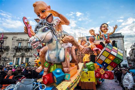 Il Carnevale di Acireale uno dei più belli d Italia IL PROGRAMMA