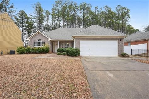 8 Victoria Dr, Fairburn, GA 30213 - realtor.com®