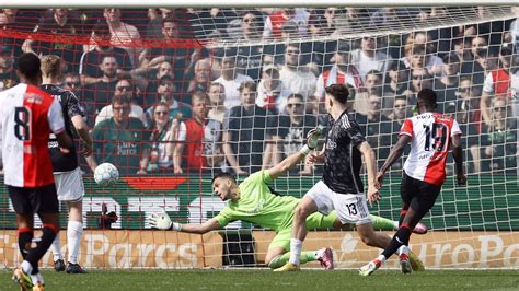 Feyenoord Geeft Ajax Pak Slaag In De Kuip