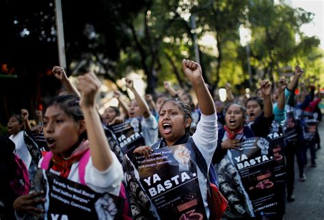 Videos y fotos Madres y padres de Ayotzinapa marchan a 9 años de la