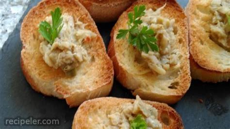 Easy Artichoke Crostini