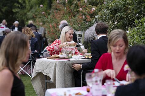 Book A Picnic Table Glyndebourne