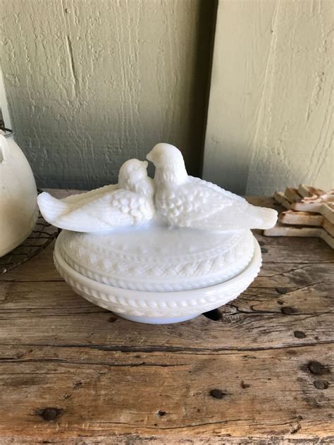 Westmoreland Glass Co Milk Glass Lovebirds Covered Candy Dish 2 Birds Kissing Oval