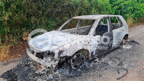 Carro Pega Fogo E Amanhece Completamente Destru Do Em Via De Campos Altos