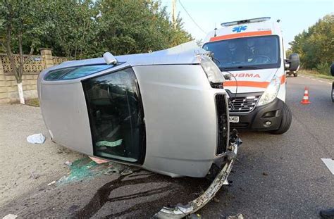 Doi Copii Si Un Adult Au Ajuns La Spital Dupa Ce Masina In Care Se