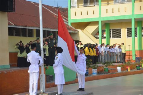 Danrem Pt Irup Upacara Bendera Di Smp Sma Kartika I