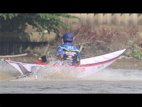 Semifinal Kelas Cc Lomba Balap Perahu Ketinting Hut Tni Ke Di