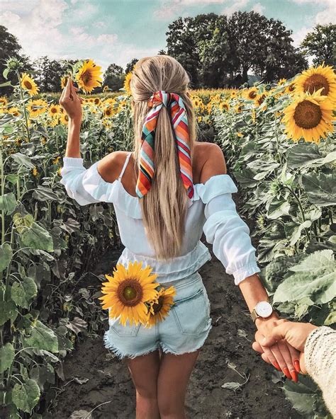 24 Sunflower Field Photoshoot Ideas And Creative Poses