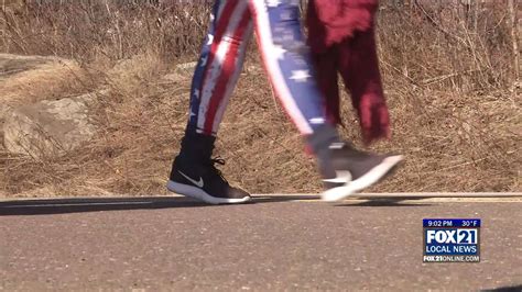 Hundreds Ruck For Veterans In Nearly Naked Ruck March Fox Online