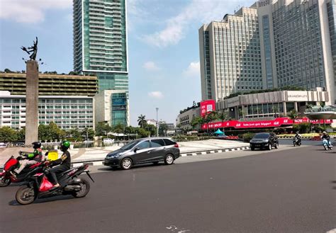 Libur Idul Adha Arus Lalin Di Sekitar Bundaran Hi Ramai Lancar