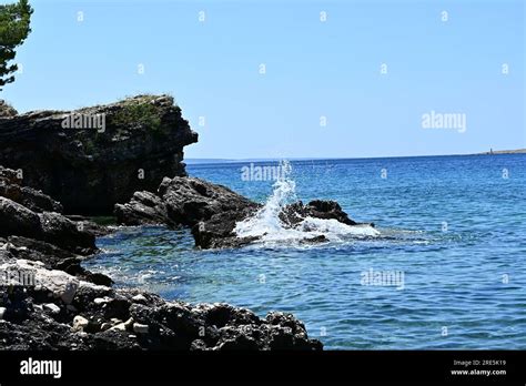 Wave Hitting Stone Hi Res Stock Photography And Images Alamy