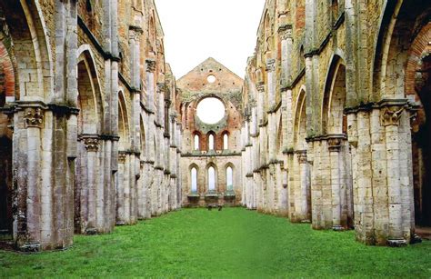 La Triste Storia Dell Abbazia Di San Galgano E La Spada Nella Roccia