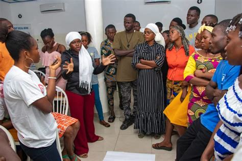 Atelier dinitiation des jeunes de Tori Bossito aux outils numériques