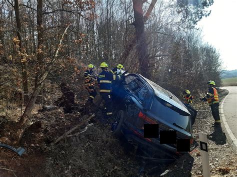 Hasiči zasahovali u dopravní nehody osobního auta u obce POŽÁRY cz