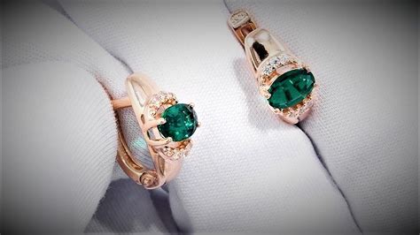 Серьги из золочёного серебра с гидротермальными изумрудами и фианитами ...