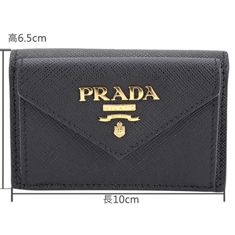 Prada 普拉達 Saffiano 金字母防刮牛皮三折釦式迷你短夾黑色 Pchome 24h購物