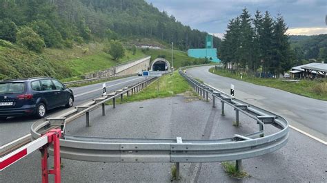 Holz Laster Legt Tunnel Bei Rudolstadt Vor Bergehend Lahm