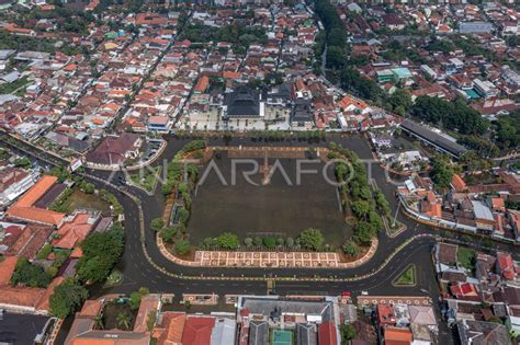 Banjir Rendam Pusat Kota Demak Antara Foto