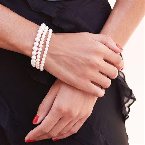 Classic Pearl Bracelet On Elastic Band KLENOTA