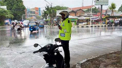 Cuaca Senin 6 April 2020 Hujan Guyur Sebagian Jakarta Siang Waspada