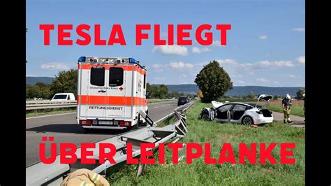 Tesla Fliegt Ber Leitplanke Auf Der B Bei Plankstadt Youtube