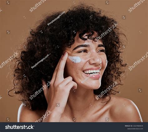 Sunscreen Women 50699 รายการ ภาพ ภาพสต็อกและเวกเตอร์ Shutterstock