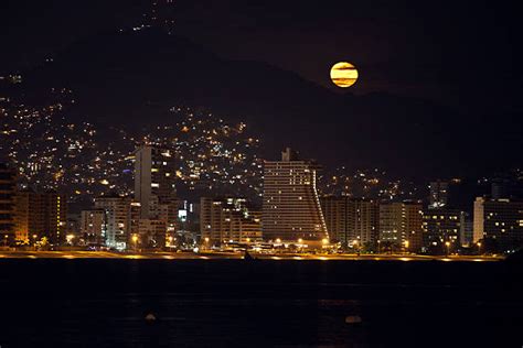 Acapulco Nightlife Stock Photos, Pictures & Royalty-Free Images - iStock