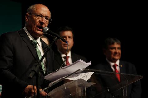 Alckmin apresenta PEC da Transição a aliados e anuncia reunião