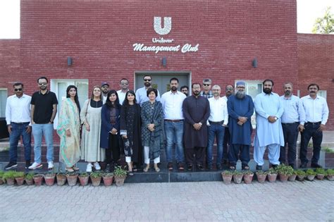 50 women graduate from Tech Hub in RYK launched by Unilever Pakistan and CIRCLE Women ...