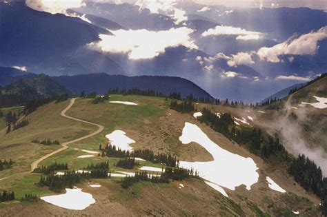 无人公园横图俯视室外白天旅游度假草地草坪石头美景日落山雪雪山植物大雪道路路华盛顿美国阴影梦幻