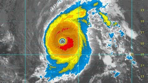 Hurricane Iselle Resurges Julio Makes Headway As Hawaii Braces For