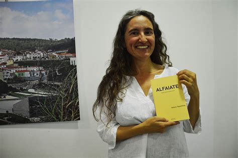 Helena Tapadinhas na Biblioteca de Silves para tertúlia sobre conto