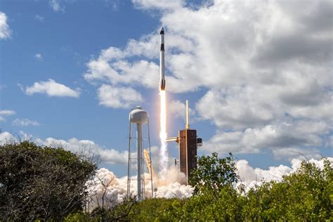 Foguete Da Spacex Decola Tripula O Da Nasa Para A Iss