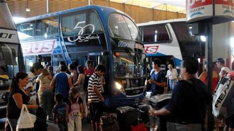 Miles De Turistas Se Desplazan En Aviones Trenes Y Micros Por El Fin