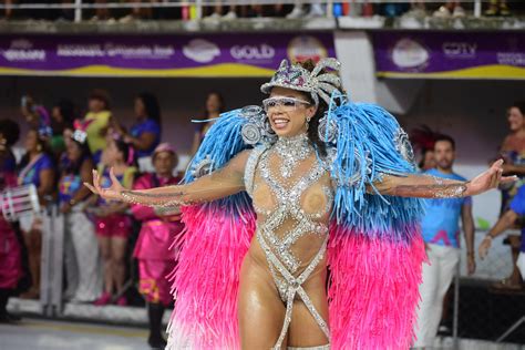 Confira o desfile da Novo Império no Carnaval de Vitória 2024 A Gazeta