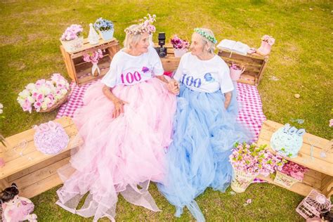 Photographer Captures Twins Celebrating Their 100th Birthday And The