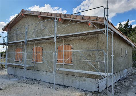 Béton végétal projeté et mortier isolant chaux chanvre ETR Façades