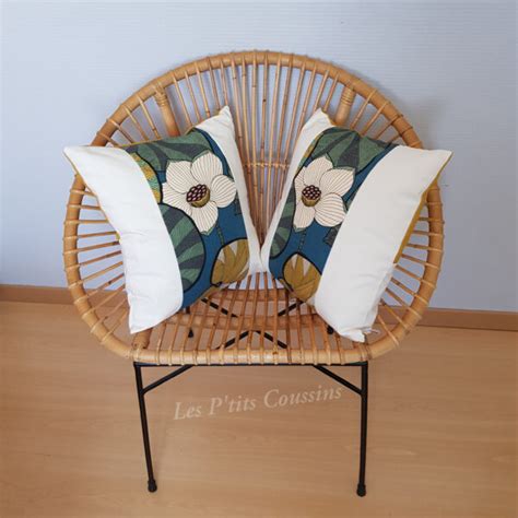 Coussin Motifs Fleurs Et Feuillages Tropicaux La Boutique Les Ptits