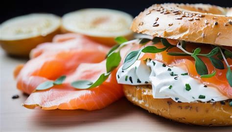 Salmón ahumado con sándwich de bagel de queso con crema Foto Premium