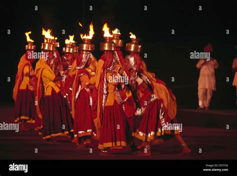 Indian women balancing burning pots in Rajasthani Ghoomar folk dance ...