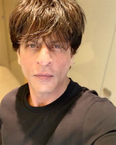 Shah Rukh Khan Looks Smoking Hot In All Black Outfit For Nmacc Opening