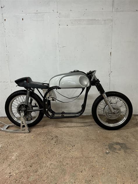 Norton Featherbed Rolling Chassis 1953 — Toolbox Lifestyle