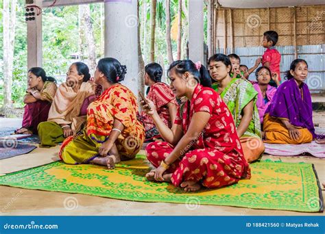 Ramnagar Bangladesh November 4 2016 Hindu Women In A Temple In