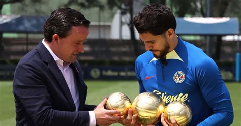 Henry Martín recibe sus tres Balones de Oro Uno sueña el poder lograrlo