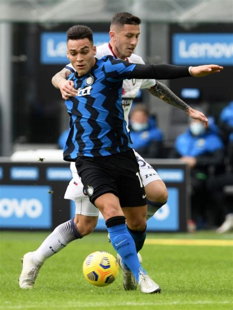 Inter Milan Vs Crotone Lautaro Martinez Hattrick Nerazzuri Berhasil