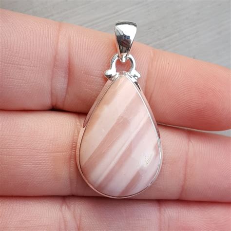 Zilveren Hanger Met Druppelvormige Cabochon Roze Opaal Zilveren