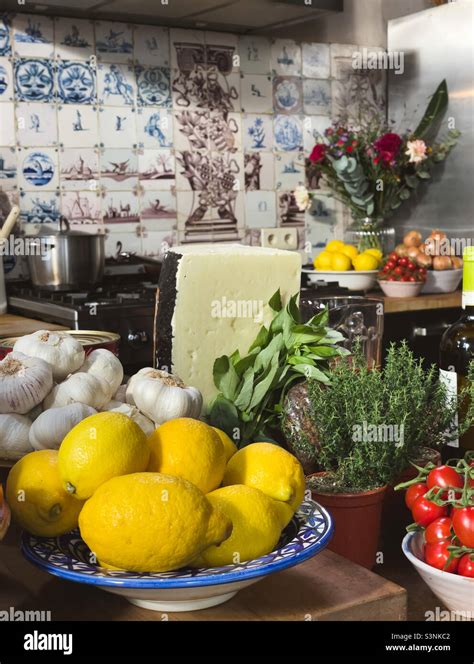 Kitchen Countertop Hi Res Stock Photography And Images Alamy