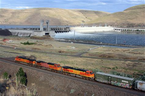 Solve 3 BNSF Pass By The John Day Dam On The Columbia River Gorge