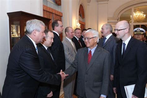 President Tony Tan Keng Yam Greeting Guests At State Dinner