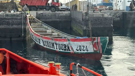 Llegan A El Hierro Y Gran Canaria Tres Cayucos Con 255 Personas Entre Ellas Cinco Niños